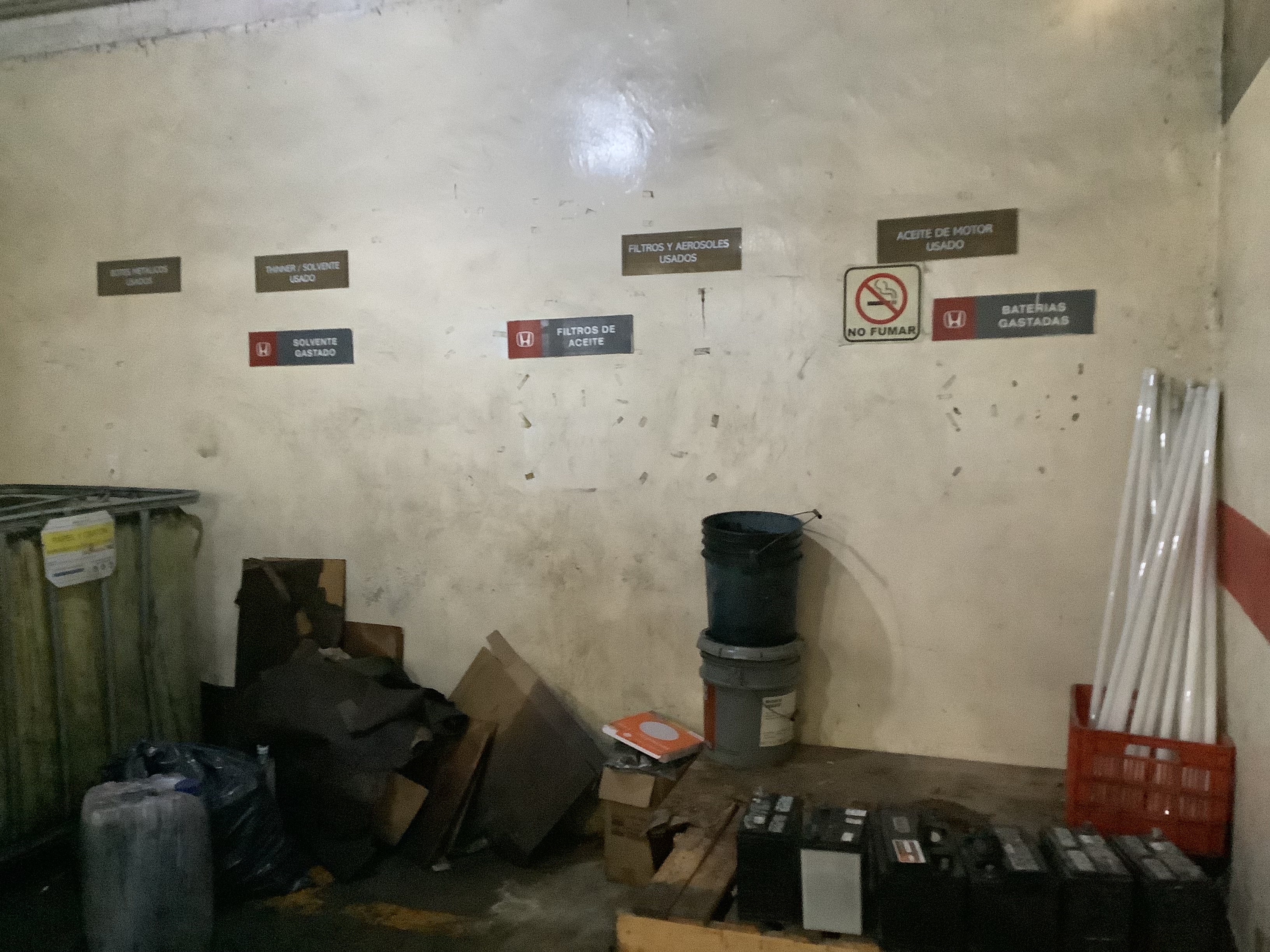 ATRP — Almacén Temporal Residuos Peligrosos (vista interior)